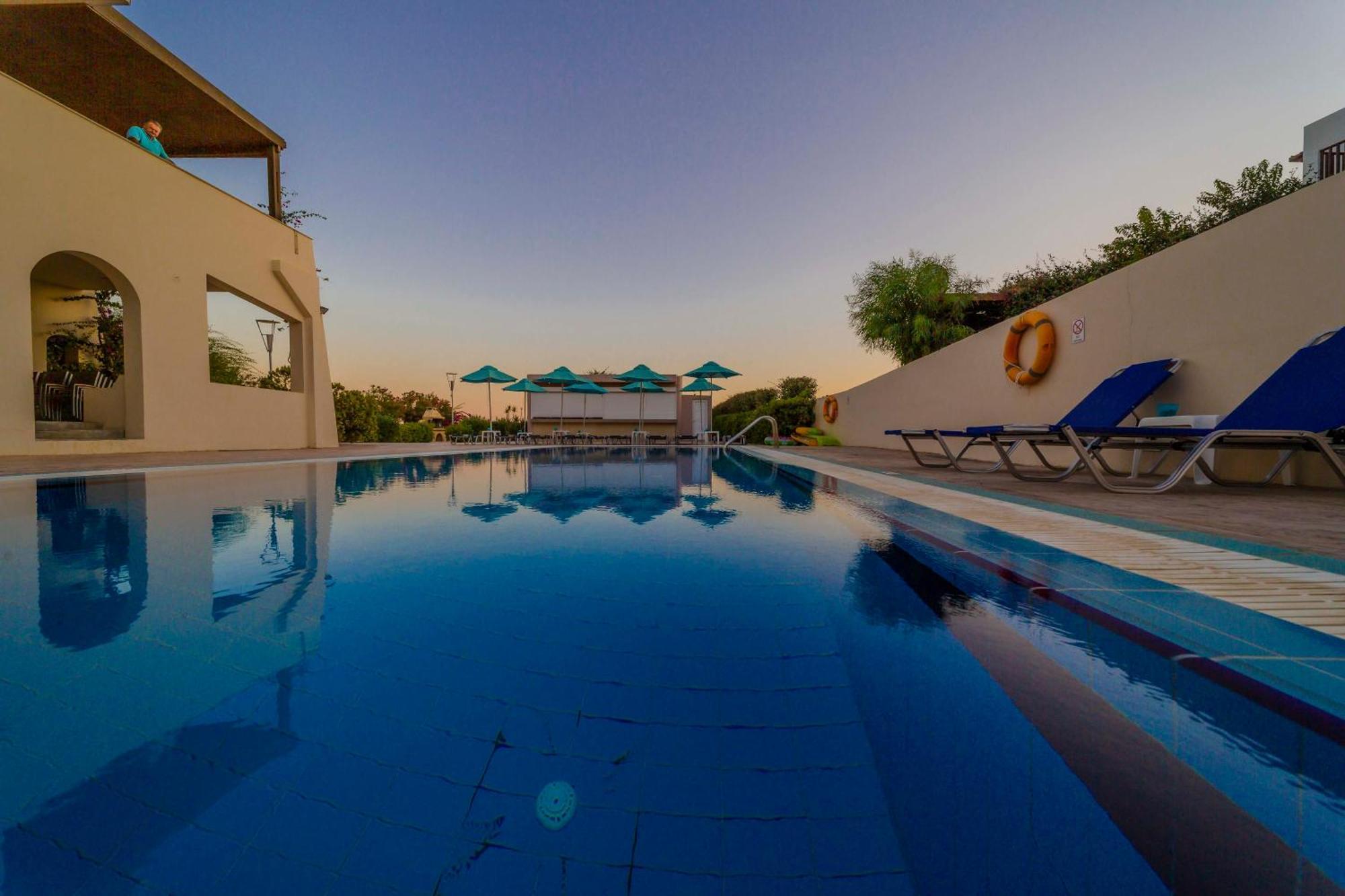 לרדוס Amaryllis Front Beach Hotel מראה חיצוני תמונה